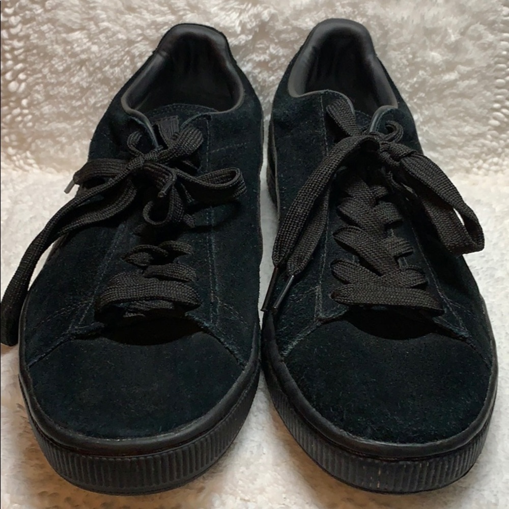Men’s  size 10 black Puma basket suede classic